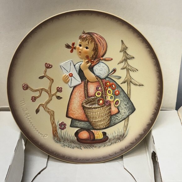 M J Hummel “Friends Forever" Collector Relief Plates 1991 "Meditation"‎ Org. Box - Picture 2 of 15